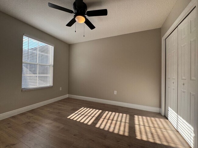Building Photo - Fully Renovated Townhome | Modern Quartz K...