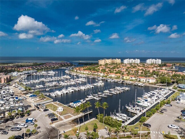 Building Photo - 4061 King Tarpon Dr