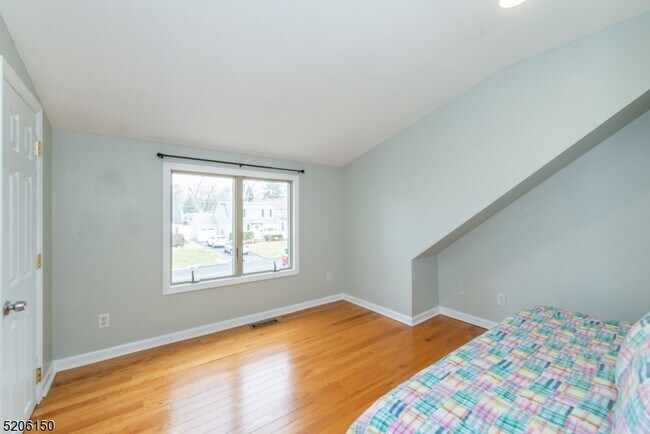 Building Photo - 326 Victor St