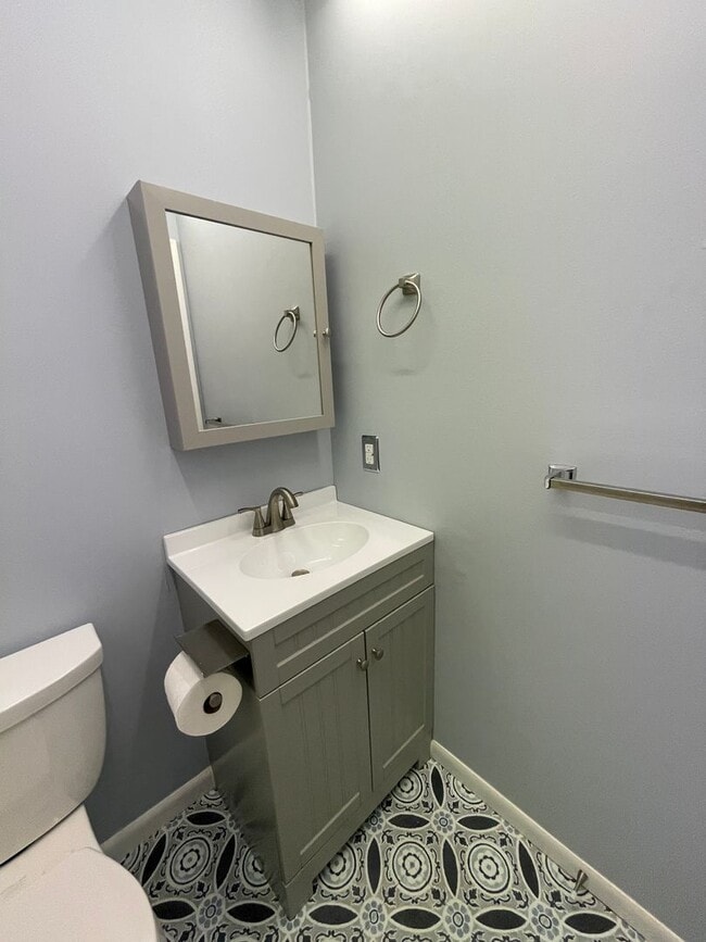 Building Photo - For Lease / Rent