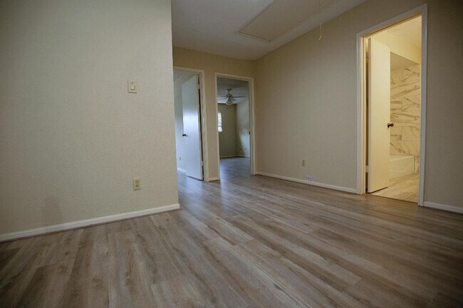 Building Photo - 1370 Country Pl Dr