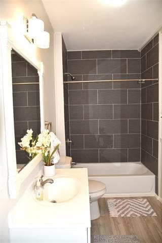 Building Photo - 900 W Chestnut St