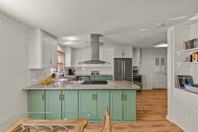 Building Photo - 2 Shannon Dr