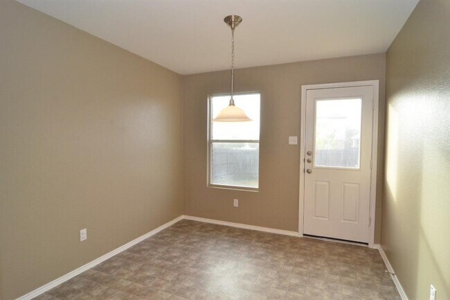 Building Photo - 806 Municipal Dr