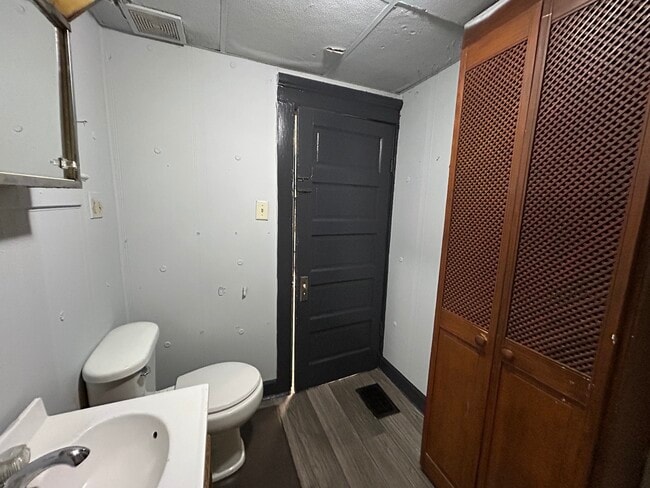 Building Photo - 907.5 Jewell-