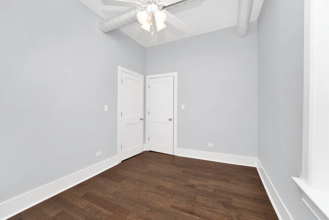 Building Photo - 845 N Damen Ave