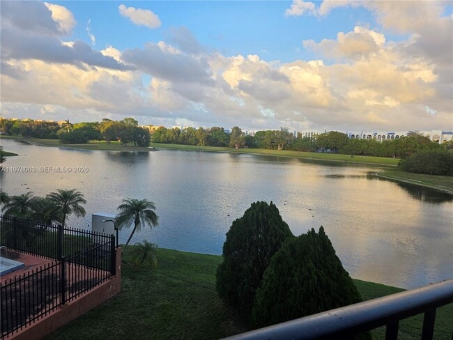 Building Photo - 9688 Fontainebleau Blvd