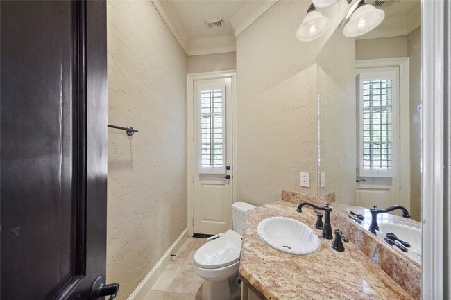 Building Photo - 30 N Palmiera Cir