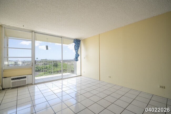 Building Photo - $2600 / 2 Bed/ 2 Bath/ 1 Parking SALT LAKE