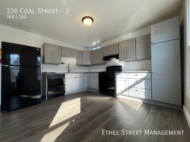 Primary Photo - Spacious Newly Renovated 3 Bedroom Apartment