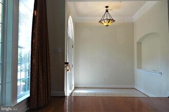 Building Photo - 1115 Crestfield Dr