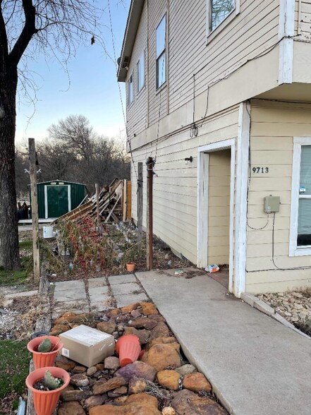 Building Photo - 9713 Sycamore Dr