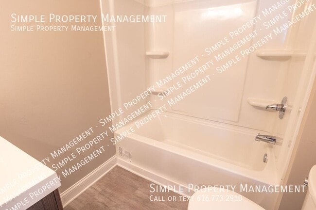 Building Photo - 610 Michigan St NE