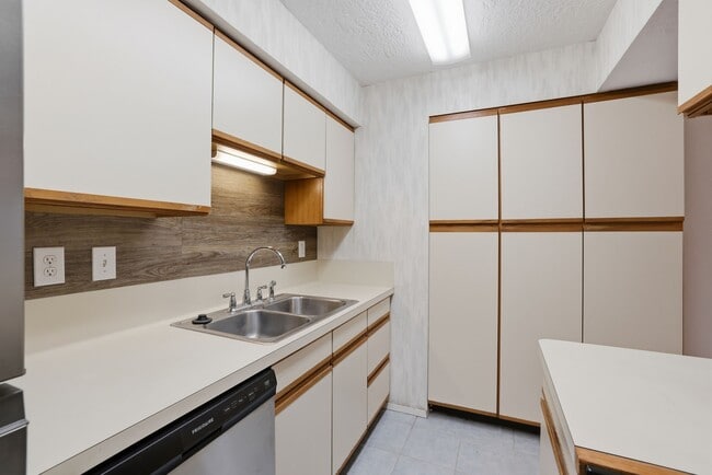 Building Photo - 1433 Cedar Post Ln