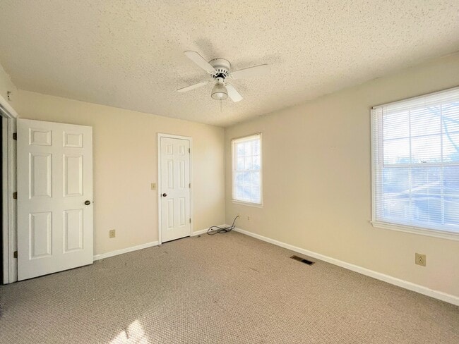 Building Photo - 603 Maysville Rd NE