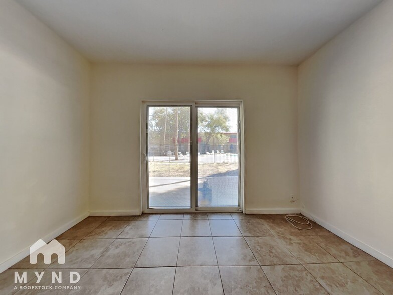 Building Photo - 355 E Thomas Rd