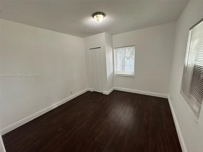 Building Photo - 563 NE 65th St