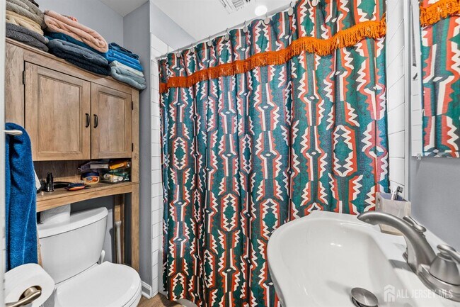 Building Photo - 816 King Georges Rd