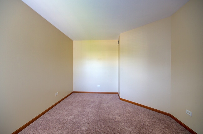 Building Photo - 520 Frieh Dr