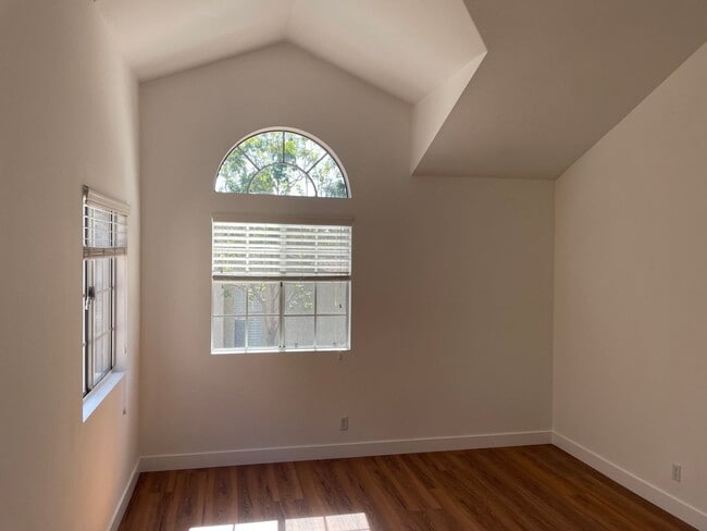 Building Photo - Dual Master Two Bedroom Townhome in Westpa...