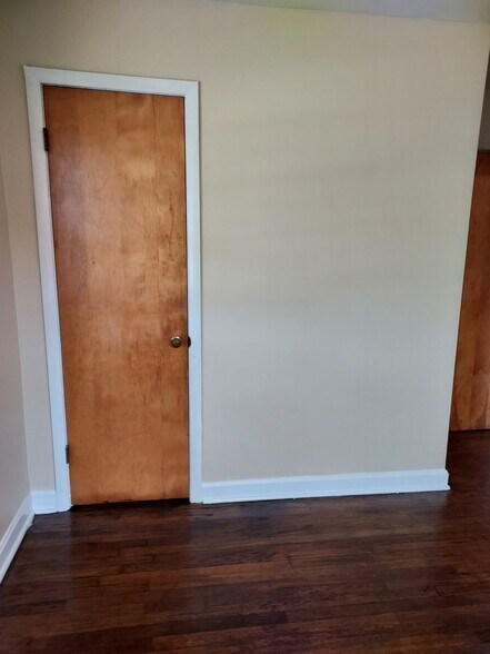 Bedroom #2 closet - 6105 Oakdale Ln