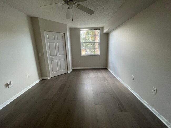 Building Photo - ANNUAL RENTAL - 1 BED / 1 BATH THE SANCTUA...