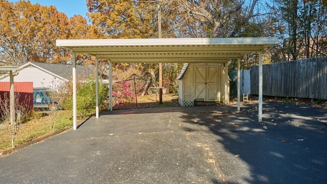 Building Photo - For Rent: 3BR, 1 1/2BA house (Please speak with us before applying.)