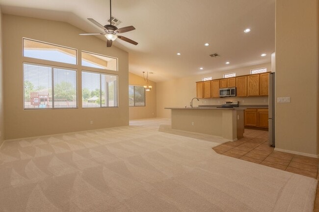 Building Photo - 3 Bedrooms 2 Bathrooms