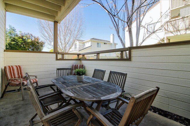 Building Photo - 1398 Meadow Ridge Cir