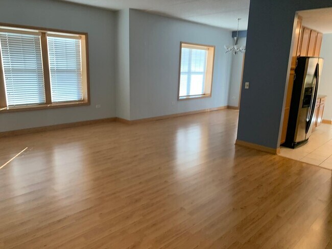 Building Photo - 101 Pointe Dr