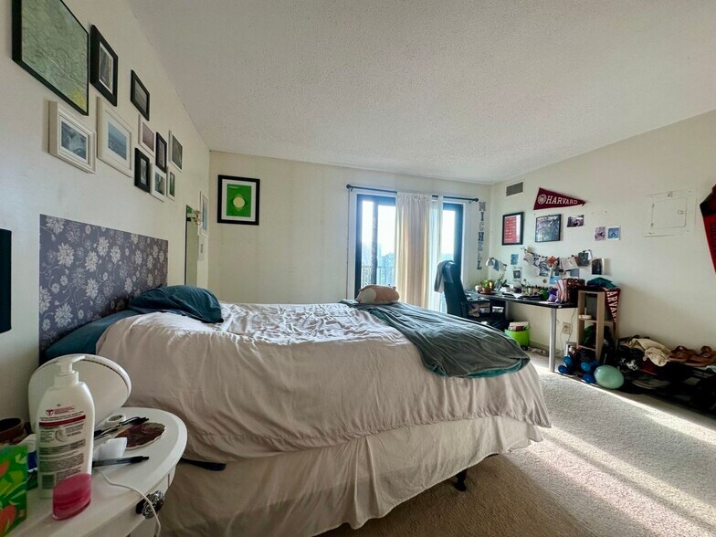 Building Photo - 41 Marion St