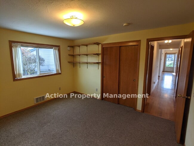 Building Photo - 2 bed + 1 office, 2 bathrooms, in Sequim
