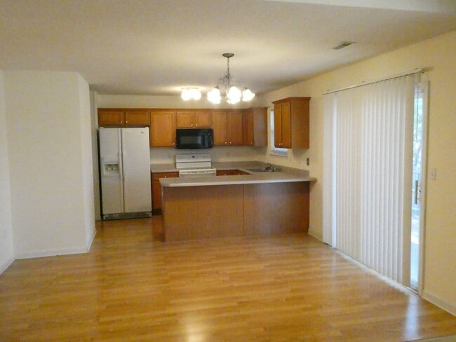 Building Photo - 3 Bed, 2 Bath Home; off Creasy Springs Rd