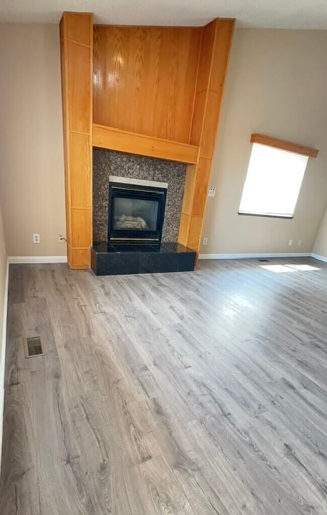 Building Photo - Spacious Antelope Meadows 5BD Home in Nort...
