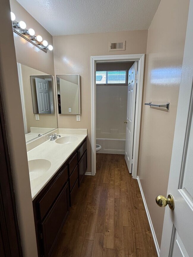 Building Photo - Spacious 5 Bedroom 3 Bath home in Rancho Cucamonga