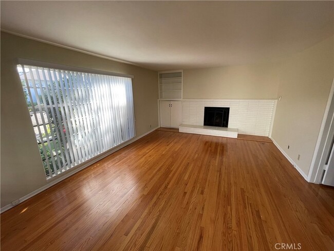 Building Photo - 823 La Cadena Ave