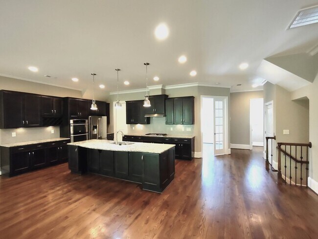 Building Photo - Luxury Townhome Available in Fairway Row C...