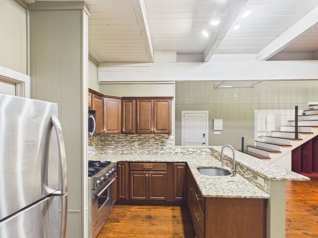 Building Photo - Charming 2BR/2BA with incredible storage in Fredericksburg, TX!