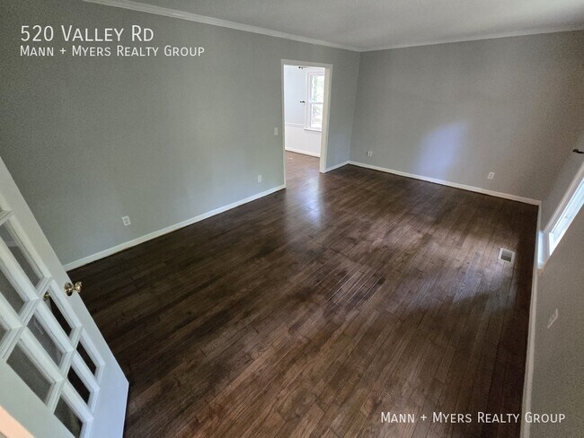 Building Photo - 520 Valley Rd