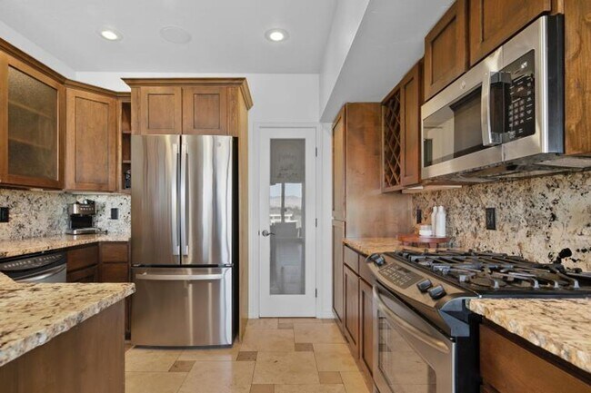 Building Photo - Fully Furnished Mid-Century Modern home wi...