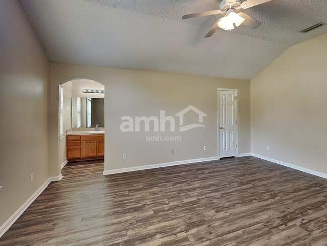 Building Photo - 6037 Scenic Meadow Ln