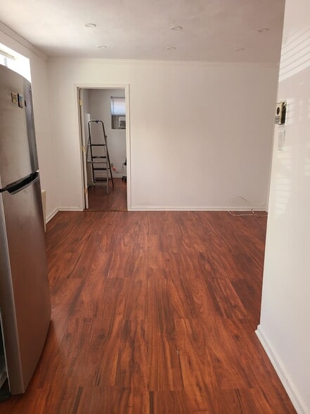 Building Photo - 708 Avenue Y