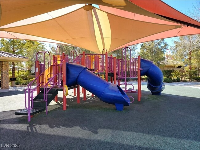 Building Photo - 343 Botanic Gardens Dr