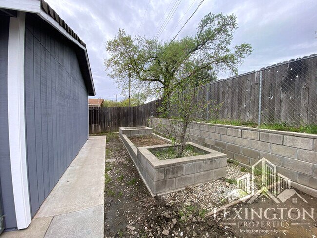 Building Photo - Beautifully Remodeled, Single-story, 3BD/2BA Home in Rio Linda near Babe Best Park!