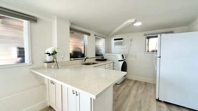Building Photo - 4559 Sierra Dr