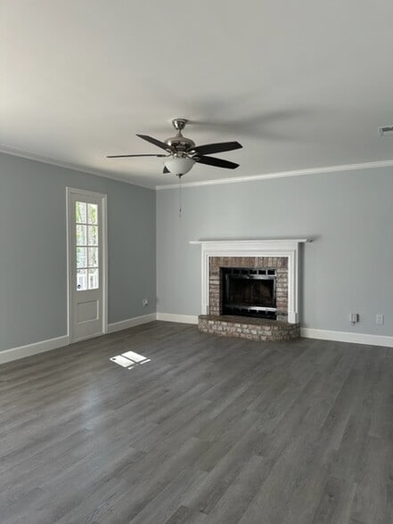 Building Photo - 3233 Autumn Ridge Dr W