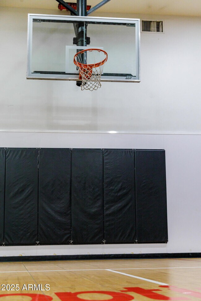 Building Photo - 7137 E Rancho Vista Dr