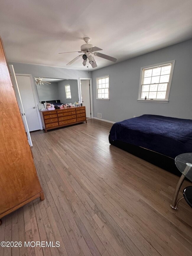 Building Photo - 422 W Lake Ave