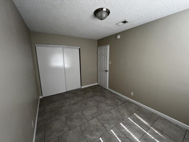 Building Photo - 6941 Appleton Dr