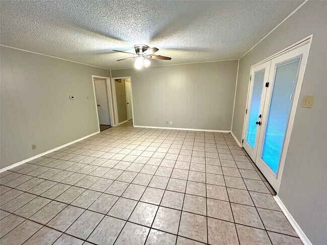Building Photo - 1408 Kiowa Dr